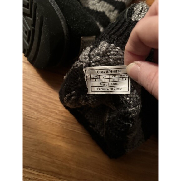 UGG cardy knit black grey striped sweater boots slippers sz 4 - Picture 8 of 8